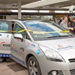 Prof. Heinze begrüßt in Münster den letzten Testfahrer Daniel Lüns. Foto: Heller